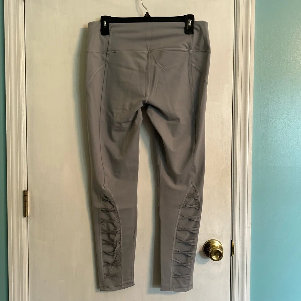 Victoria’s Secret Knockout Leggings, Light Grey, Women’s L - Picture 5 of 7